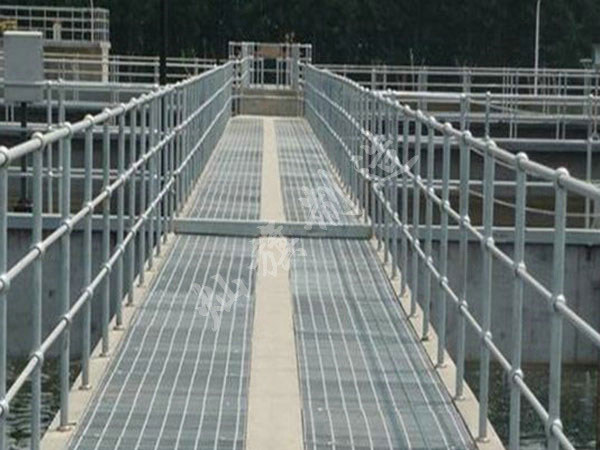 工業(yè)防護(hù)欄桿圖片2